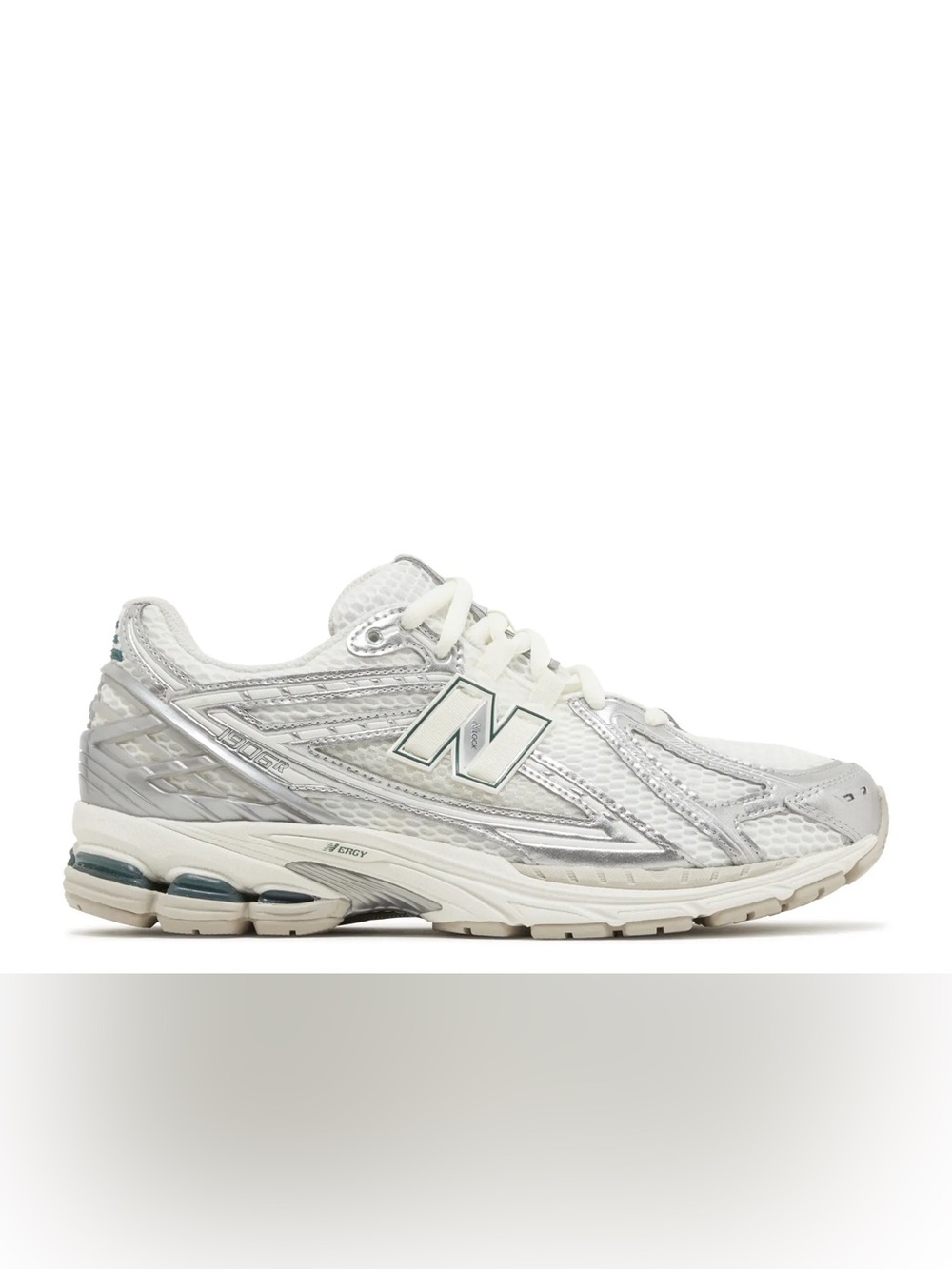 BRAND NEW NEVER WORN NEW BALANCE 1906R 'SILVER METALLIC CREAM'